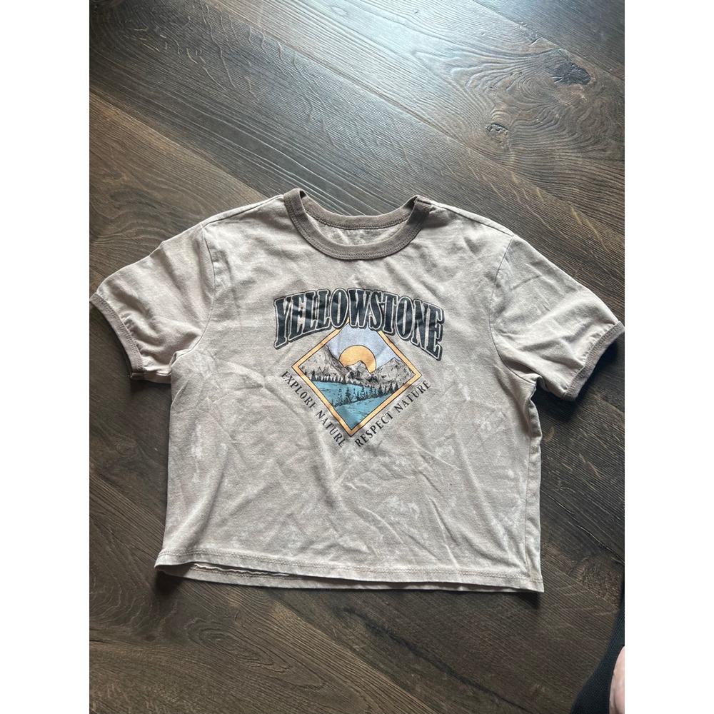 Yellowstone National Park Graphic Ringer Tee Tan Cropped Short Sleeve Shirt L